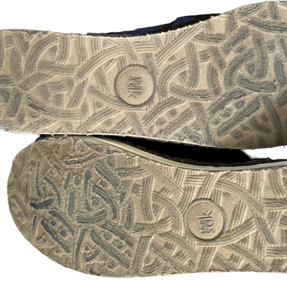 THE SAK | Brown and Blue Tribal Rear Charm Slip Ons - Picture 6 of 6